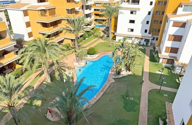 Ático de 2 habitaciones en Punta Prima, Torrevieja en venta con piscina - 297.000 € (Ref: 9428986)