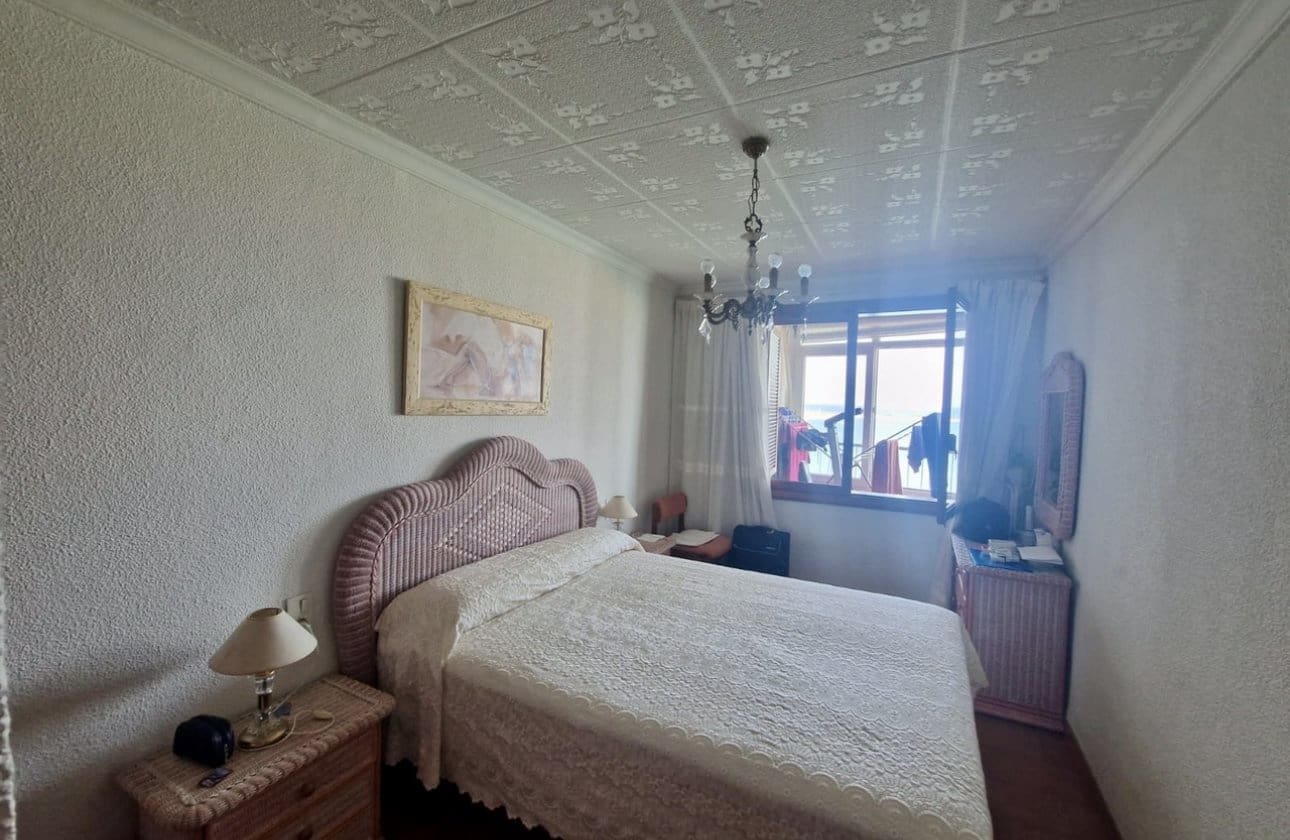 3 makuuhuone Ranta-asunto myytävänä paikassa Torrevieja - 297 000 € (Ref: 9428991)