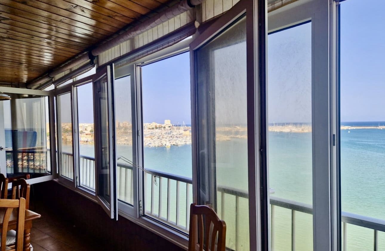 3 makuuhuone Ranta-asunto myytävänä paikassa Torrevieja - 297 000 € (Ref: 9428991)