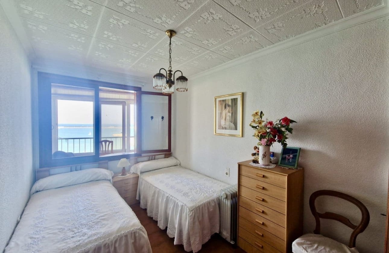 3 makuuhuone Ranta-asunto myytävänä paikassa Torrevieja - 297 000 € (Ref: 9428991)