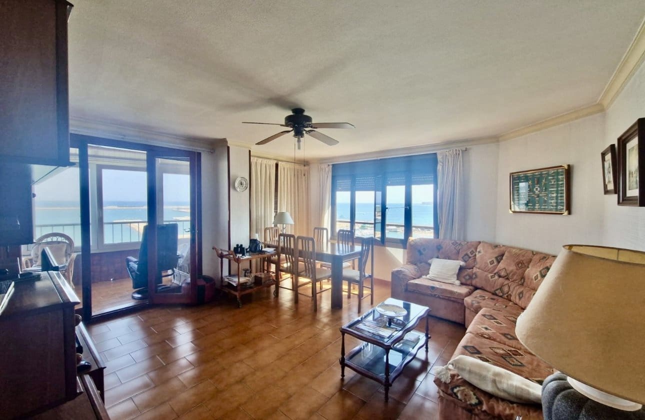 3 makuuhuone Ranta-asunto myytävänä paikassa Torrevieja - 297 000 € (Ref: 9428991)