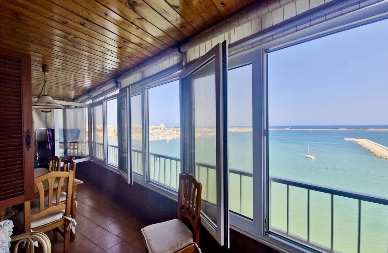 3 makuuhuone Ranta-asunto myytävänä paikassa Torrevieja - 297 000 € (Ref: 9428991)