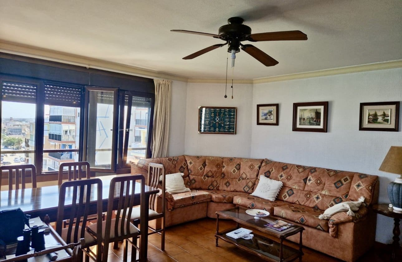 3 makuuhuone Ranta-asunto myytävänä paikassa Torrevieja - 297 000 € (Ref: 9428991)