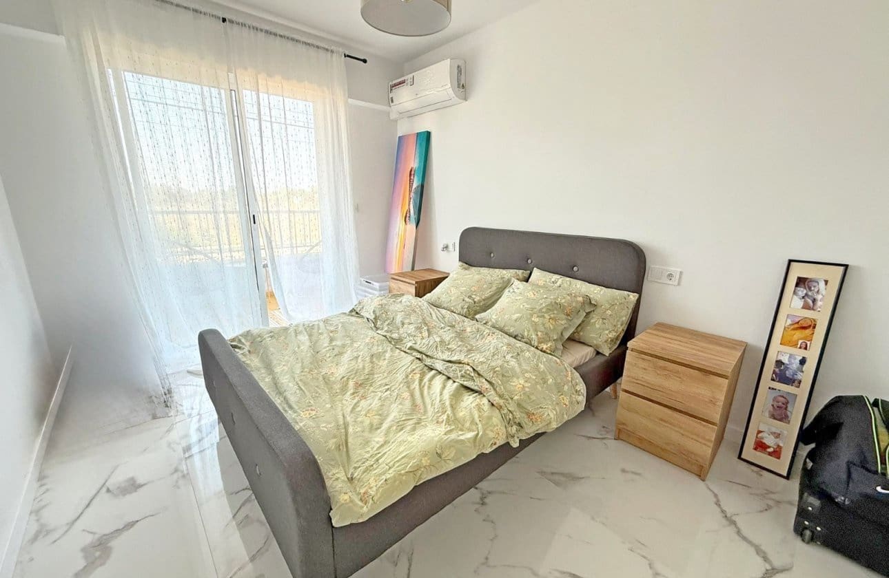 2 slaapkamer Appartement te koop in Orihuela Costa met zwembad - € 275.000 (Ref: 9428992)