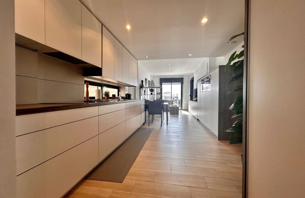 2 bedroom Penthouse for sale in Villamartin with pool garage - € 299,900 (Ref: 9429375)