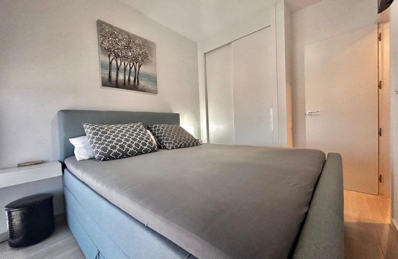 2 bedroom Penthouse for sale in Villamartin with pool garage - € 299,900 (Ref: 9429375)