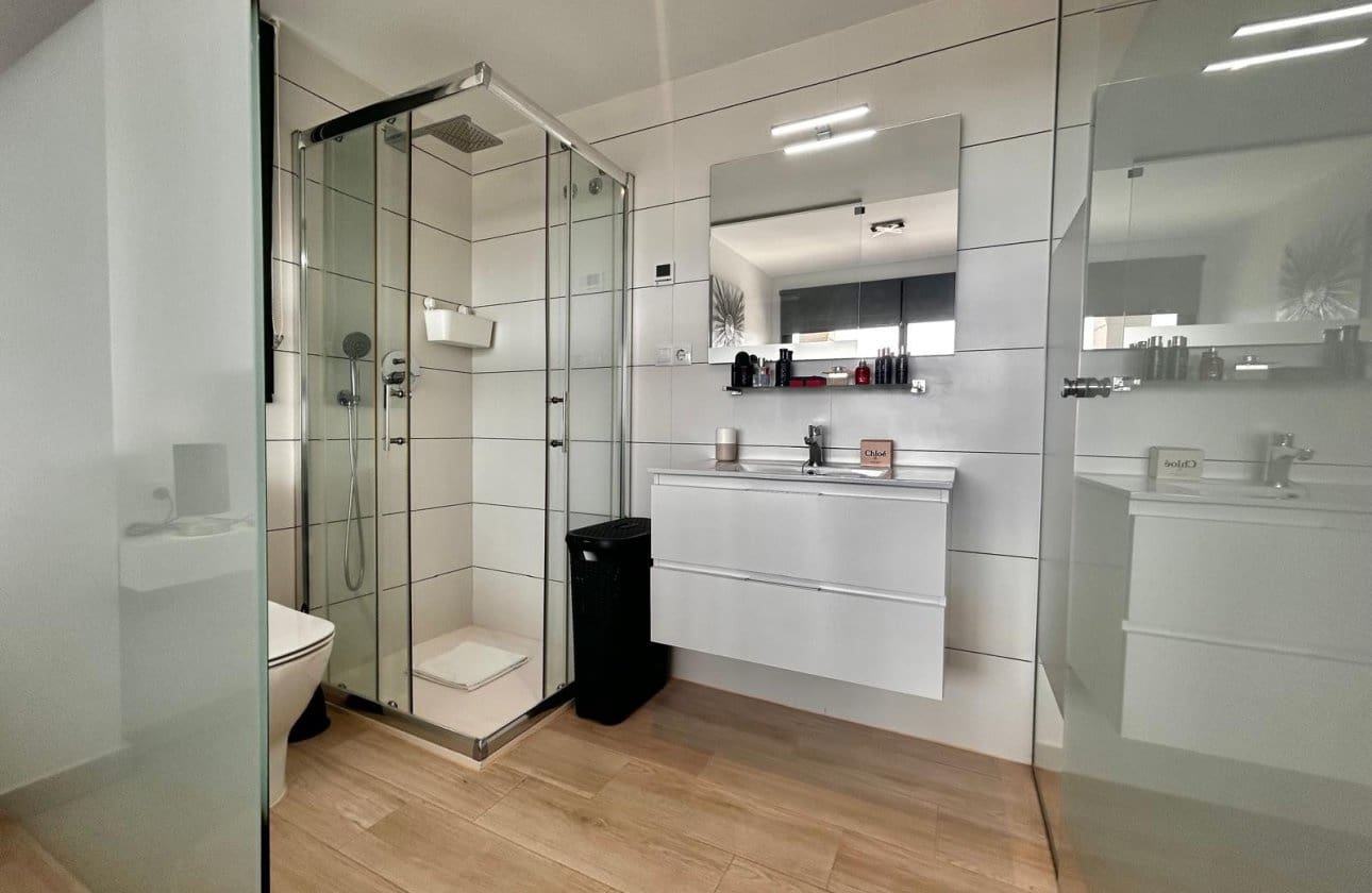 2 bedroom Penthouse for sale in Villamartin with pool garage - € 299,900 (Ref: 9429375)