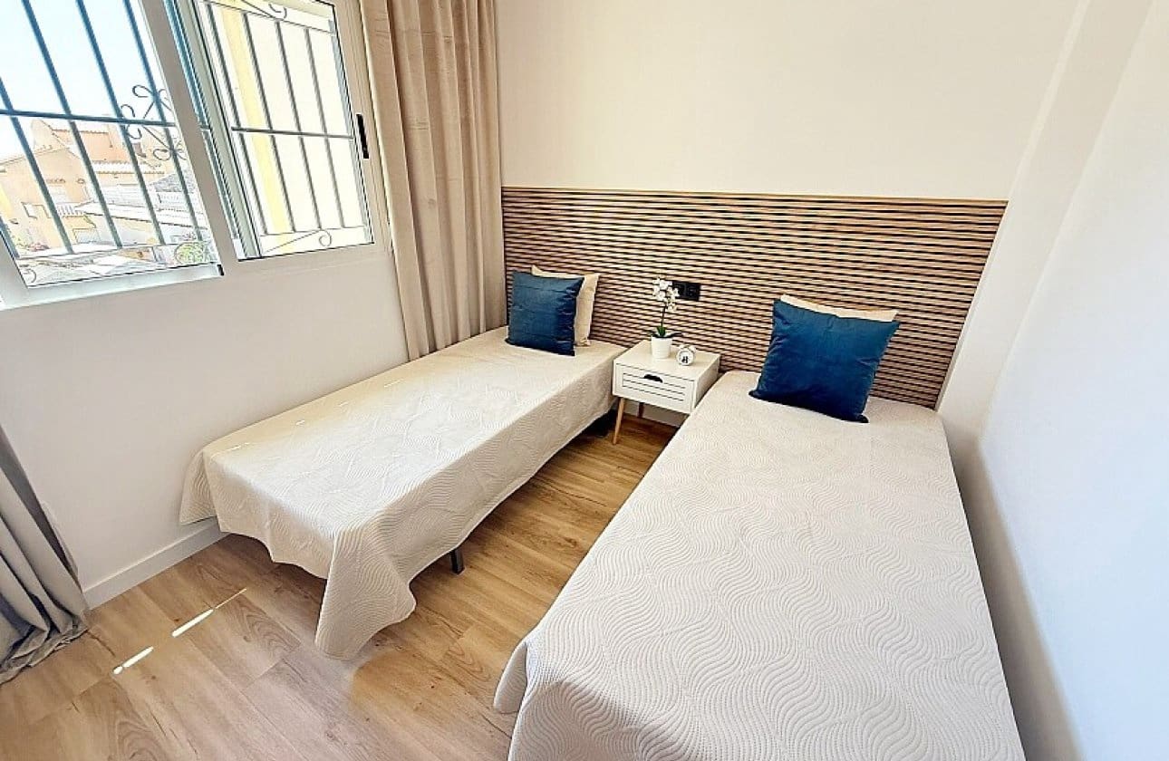 3 chambre Maison de Ville à vendre à Los Altos avec piscine - 294 180 € (Ref: 9429376)