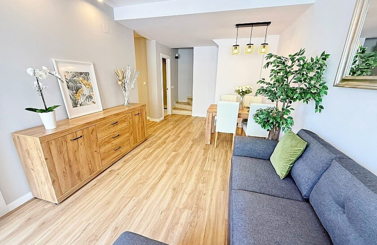 3 chambre Maison de Ville à vendre à Los Altos avec piscine - 294 180 € (Ref: 9429376)