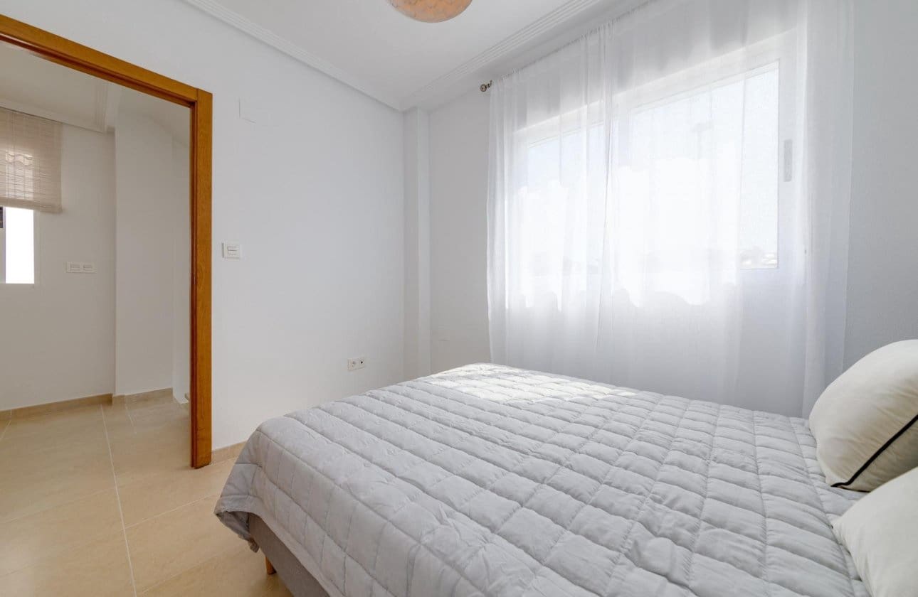 2 soveværelse Villa til salg i San Fulgencio med swimmingpool - € 280.000 (Ref: 9429379)