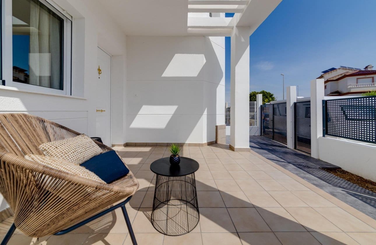 2 soveværelse Villa til salg i San Fulgencio med swimmingpool - € 280.000 (Ref: 9429379)