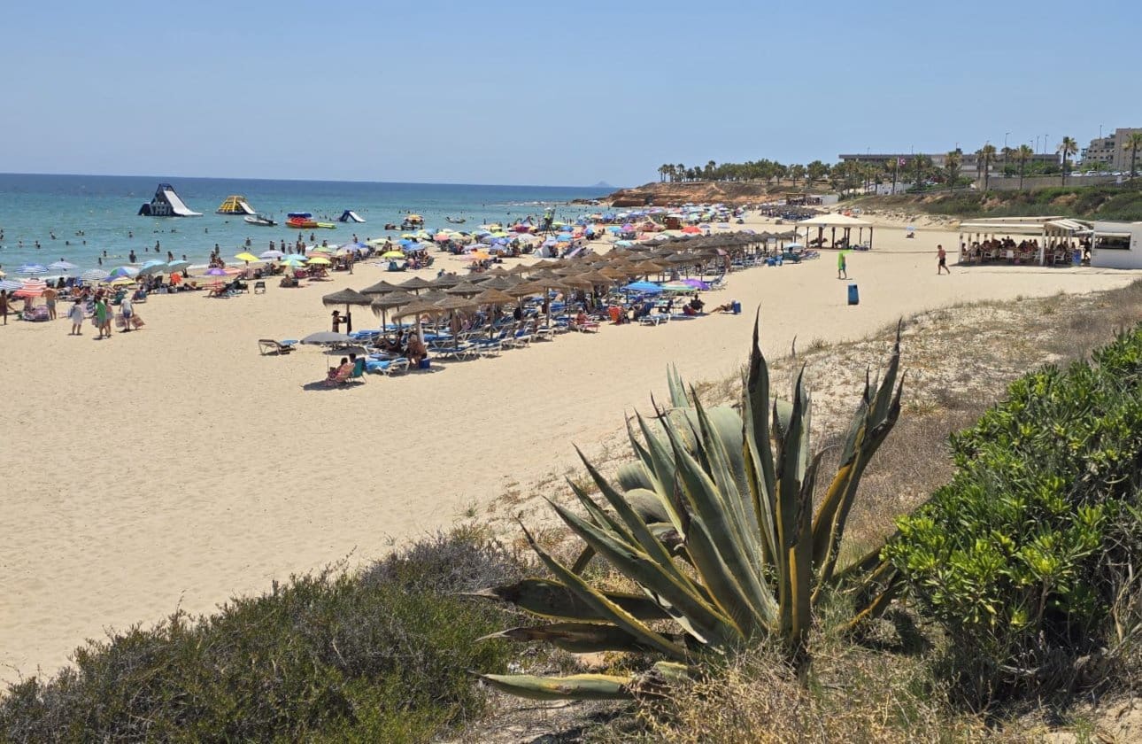 2 bedroom Townhouse for sale in Mil Palmeras with pool - € 229,900 (Ref: 9429381)