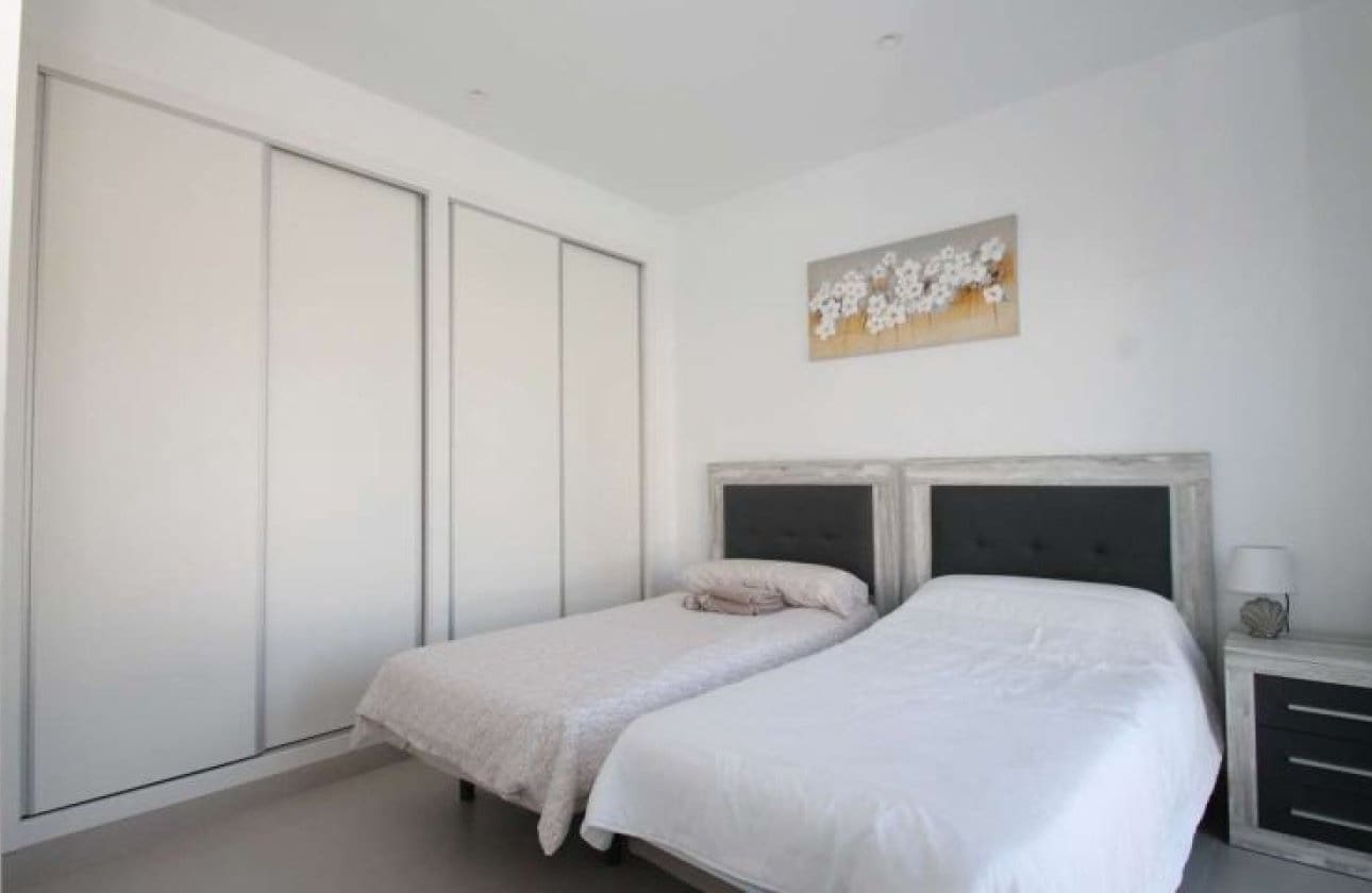 3 bedroom Villa for sale in Pilar de la Horadada - € 319,000 (Ref: 9429382)