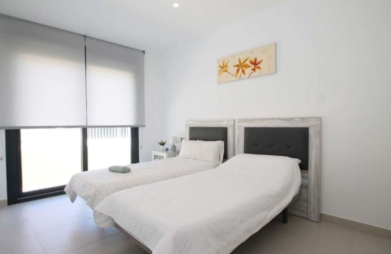 3 bedroom Villa for sale in Pilar de la Horadada - € 319,000 (Ref: 9429382)