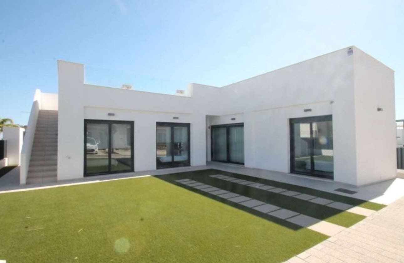 3 bedroom Villa for sale in Pilar de la Horadada - € 319,000 (Ref: 9429382)