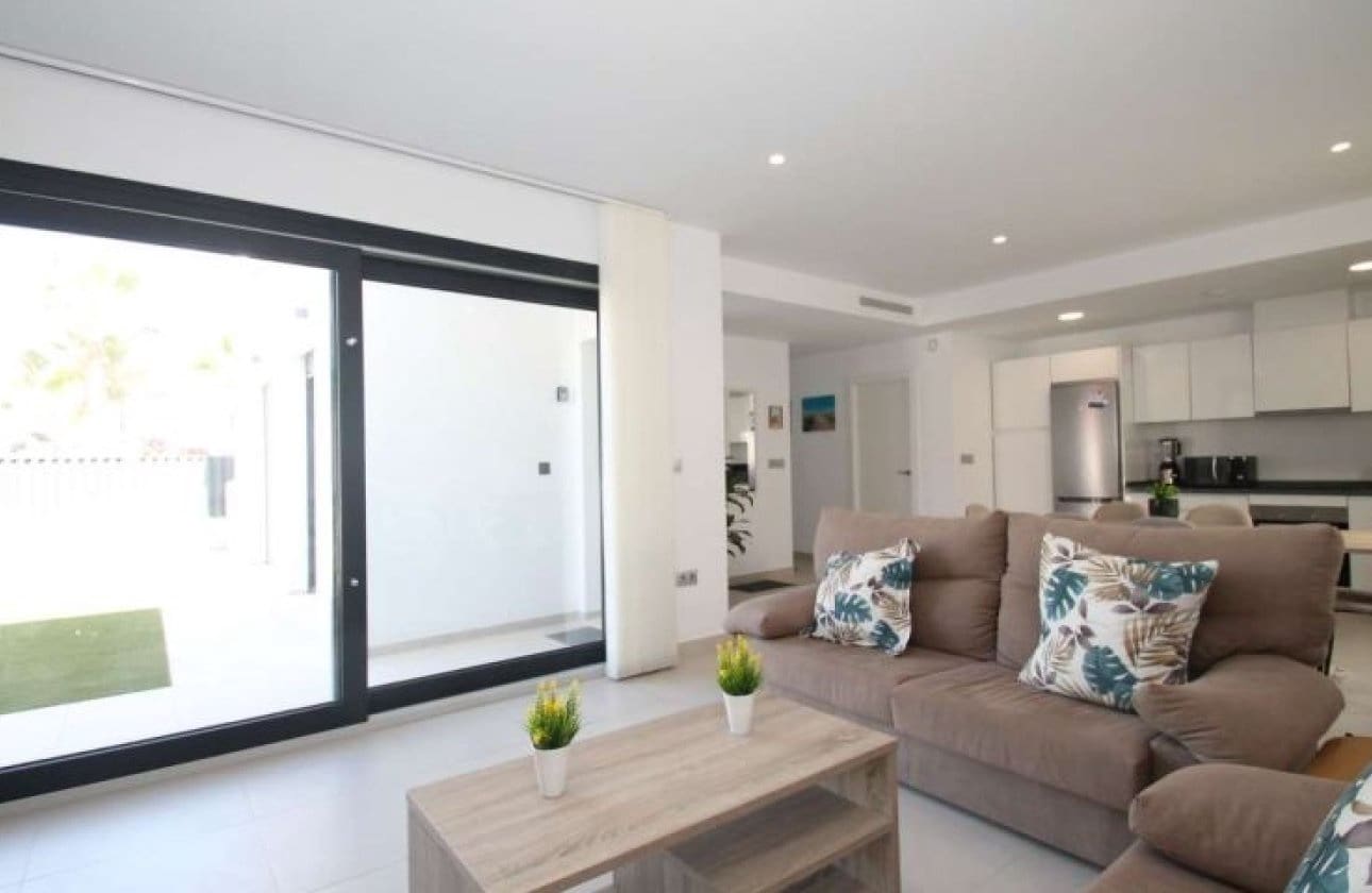 3 bedroom Villa for sale in Pilar de la Horadada - € 319,000 (Ref: 9429382)