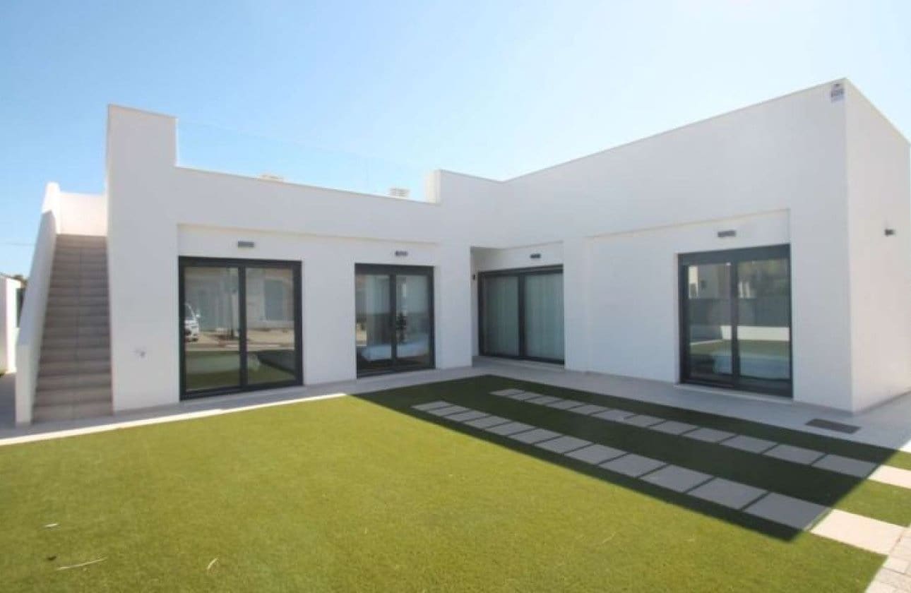 3 bedroom Villa for sale in Pilar de la Horadada - € 319,000 (Ref: 9429382)