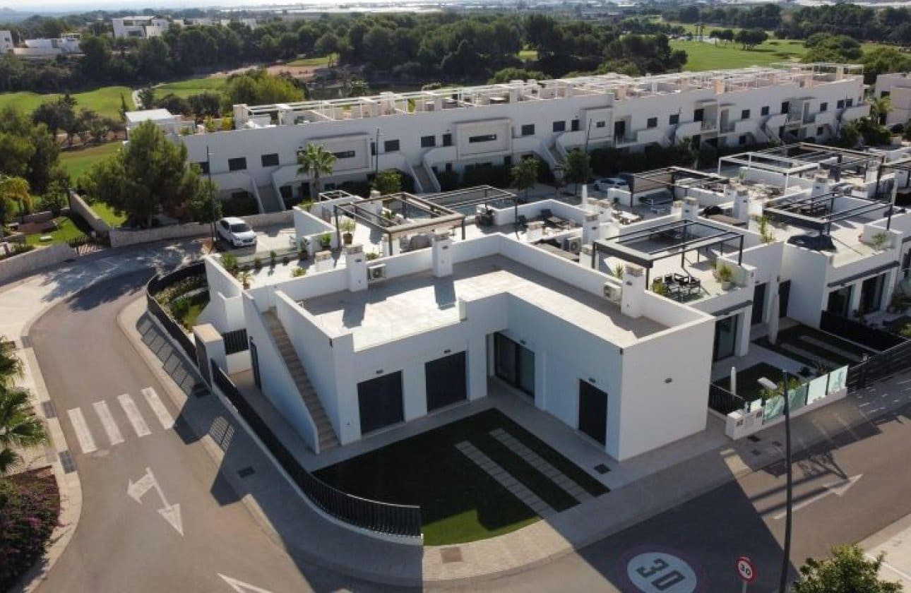 3 bedroom Villa for sale in Pilar de la Horadada - € 319,000 (Ref: 9429382)