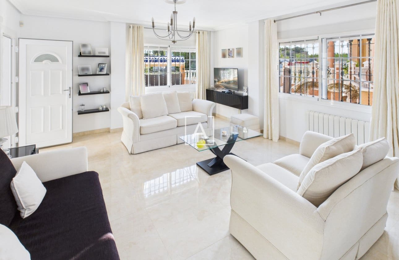 3 bedroom Villa for sale in Pinar de Campoverde with pool - € 397,500 (Ref: 9429388)