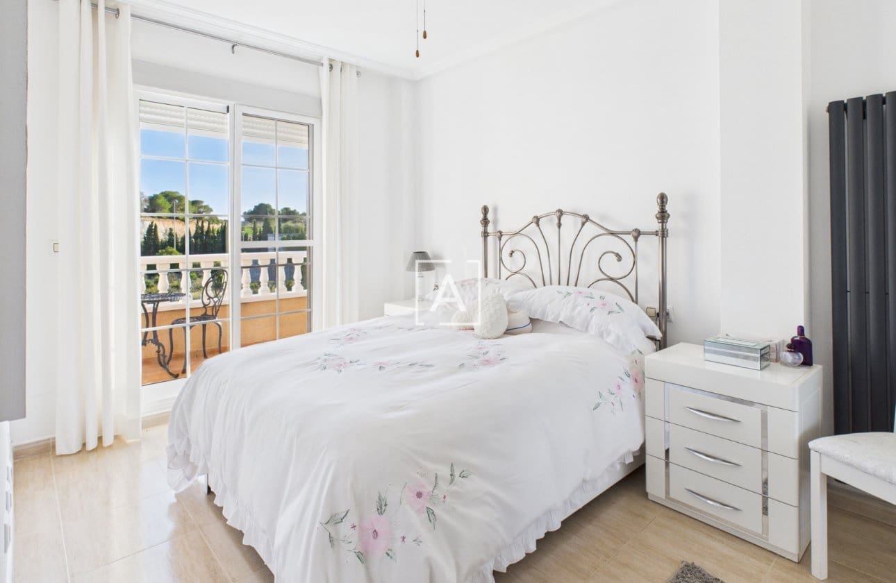 3 bedroom Villa for sale in Pinar de Campoverde with pool - € 397,500 (Ref: 9429388)