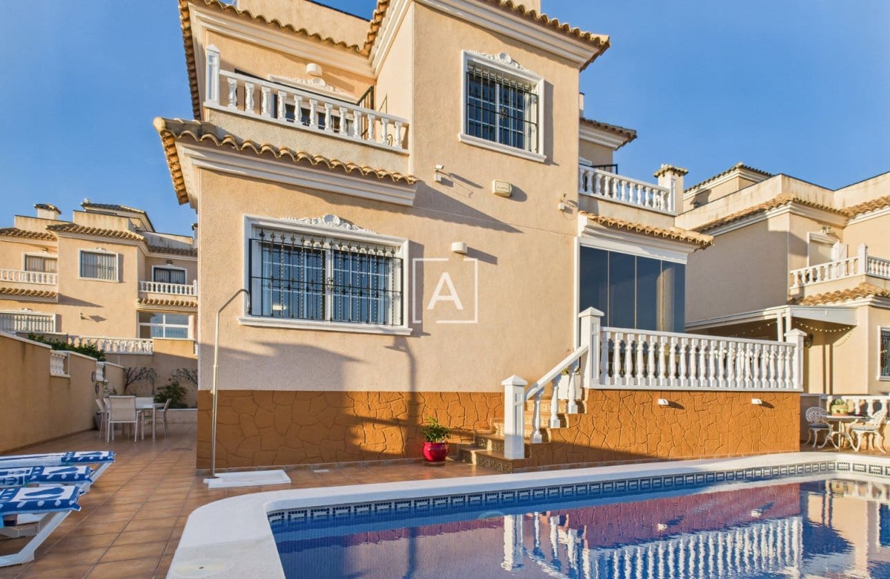 3 bedroom Villa for sale in Pinar de Campoverde with pool - € 397,500 (Ref: 9429388)