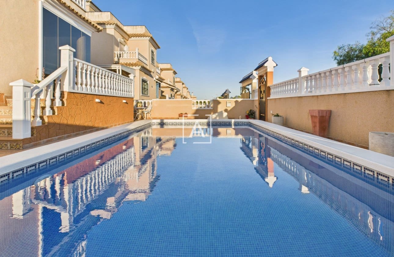 3 bedroom Villa for sale in Pinar de Campoverde with pool - € 397,500 (Ref: 9429388)