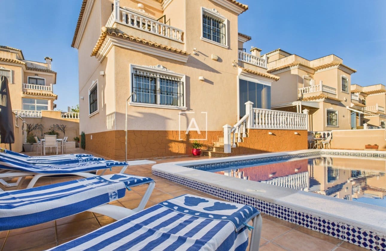 3 bedroom Villa for sale in Pinar de Campoverde with pool - € 397,500 (Ref: 9429388)