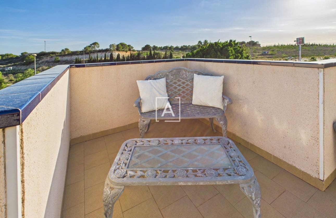 3 bedroom Villa for sale in Pinar de Campoverde with pool - € 397,500 (Ref: 9429388)