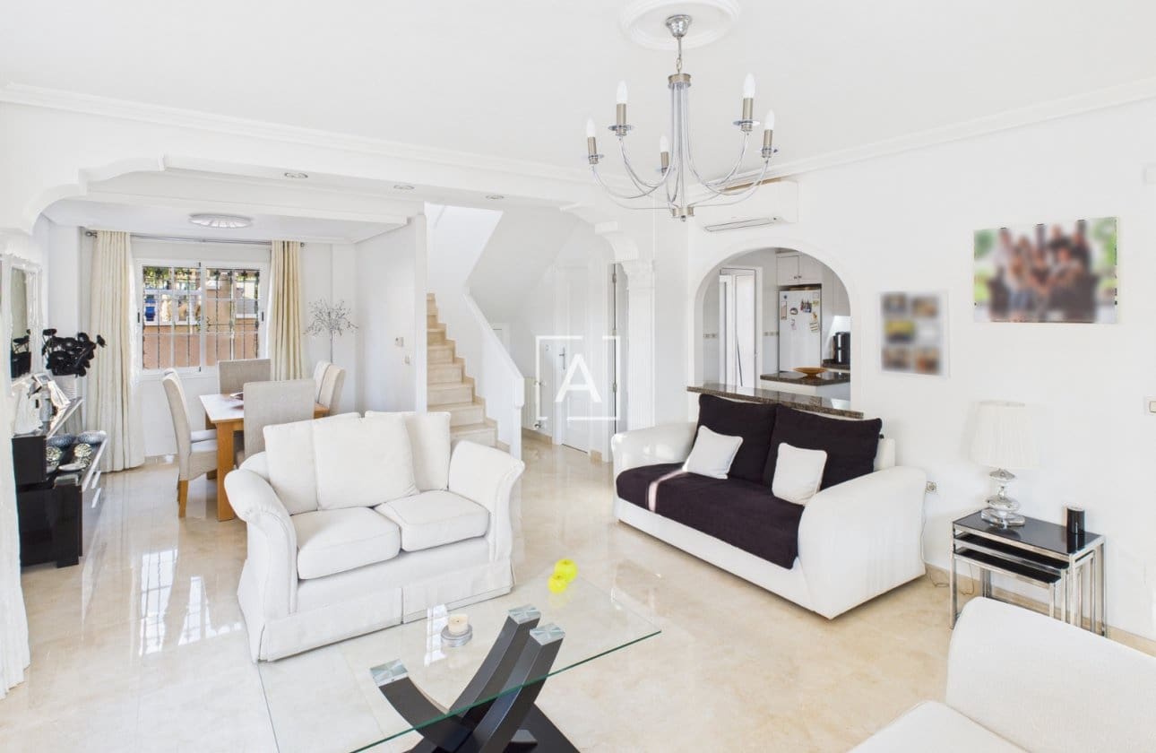 3 bedroom Villa for sale in Pinar de Campoverde with pool - € 397,500 (Ref: 9429388)