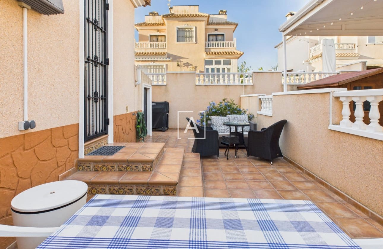 3 bedroom Villa for sale in Pinar de Campoverde with pool - € 397,500 (Ref: 9429388)