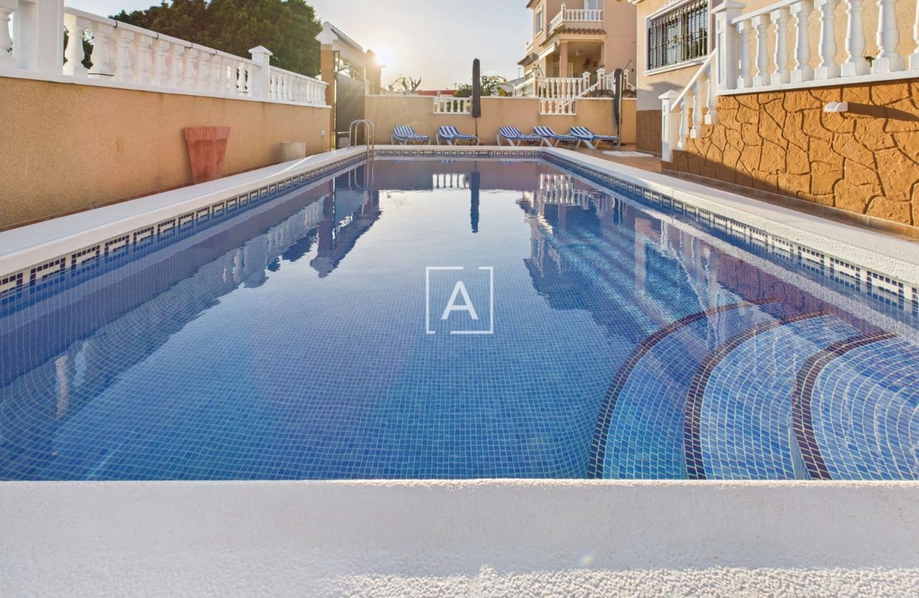 3 bedroom Villa for sale in Pinar de Campoverde with pool - € 397,500 (Ref: 9429388)