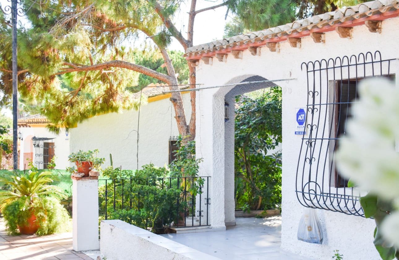 4 bedroom Villa for sale in Orihuela Costa - € 560,000 (Ref: 9429389)