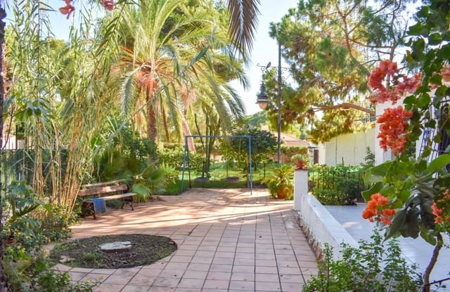 4 bedroom Villa for sale in Punta Prima, Orihuela - € 560,000 (Ref: 9429389)