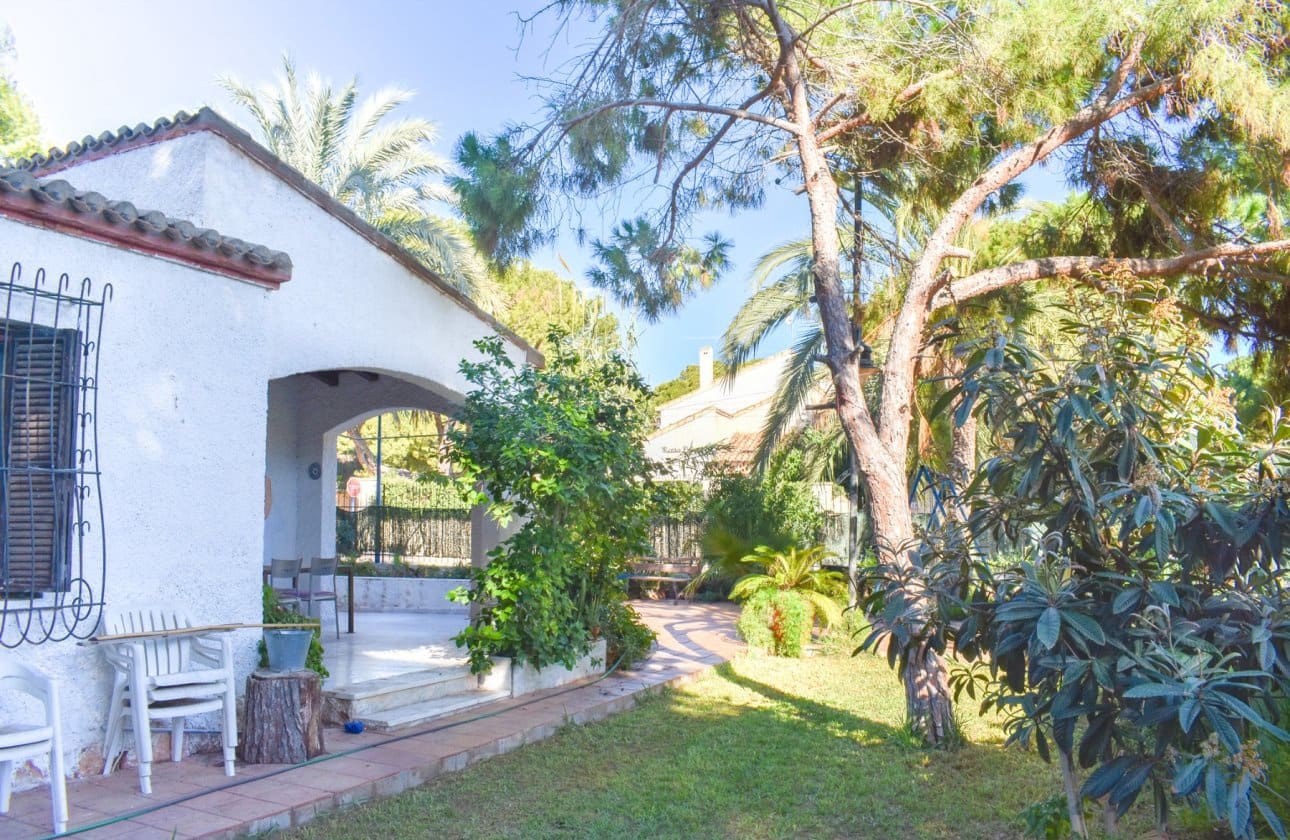 4 bedroom Villa for sale in Orihuela Costa - € 560,000 (Ref: 9429389)