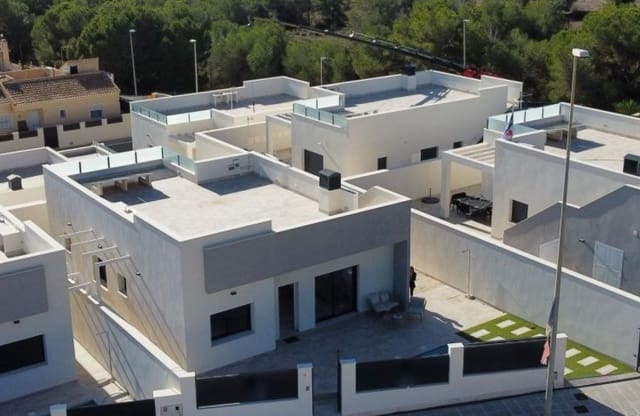 3 quarto Moradia para venda em Pinar de Campoverde, Pilar de la Horadada com piscina garagem - 431 500 € (Ref: 9429392)