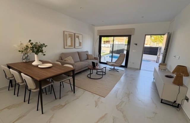 3 quarto Moradia para venda em Pinar de Campoverde, Pilar de la Horadada com piscina garagem - 431 500 € (Ref: 9429392)