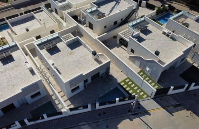 3 quarto Moradia para venda em Pinar de Campoverde, Pilar de la Horadada com piscina garagem - 431 500 € (Ref: 9429392)