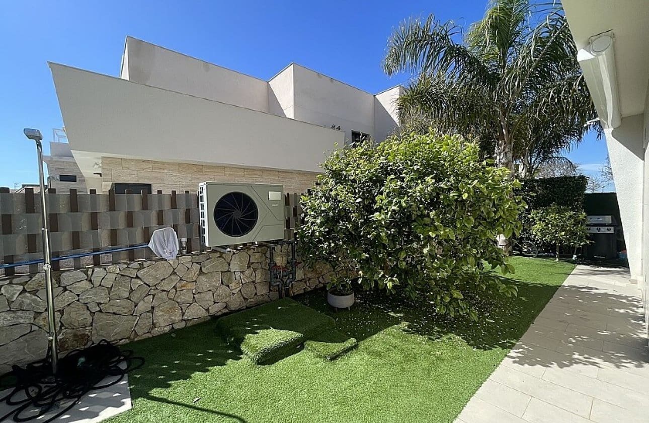 3 slaapkamer Villa te koop in Pilar de la Horadada - € 475.000 (Ref: 9429393)