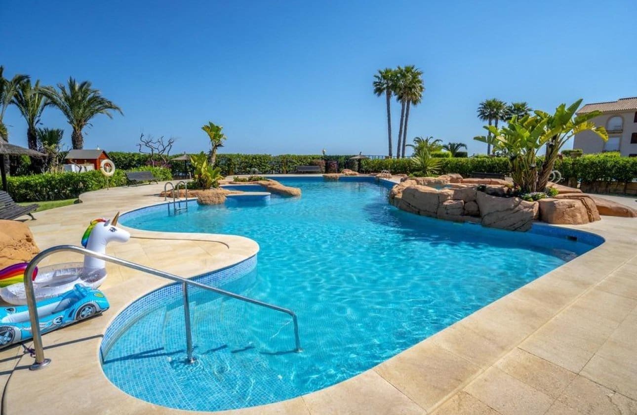 3 sovrum Takvåning till salu i Orihuela Costa med pool garage - 645 000 € (Ref: 9429397)