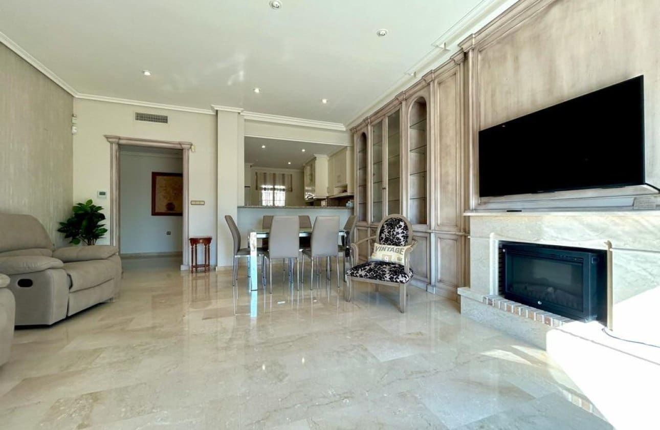 3 sovrum Takvåning till salu i Orihuela Costa med pool garage - 645 000 € (Ref: 9429397)