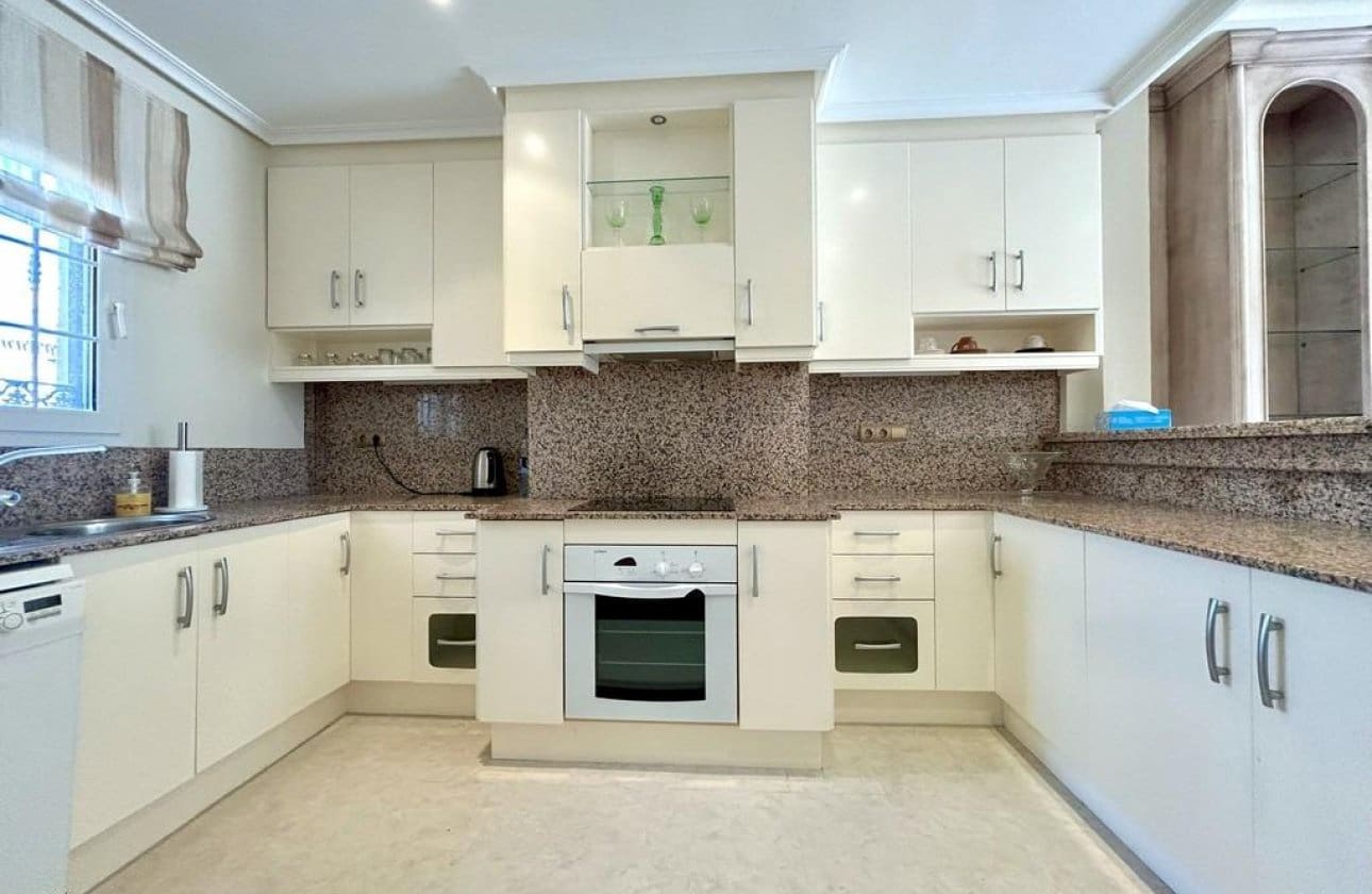 3 sovrum Takvåning till salu i Orihuela Costa med pool garage - 645 000 € (Ref: 9429397)