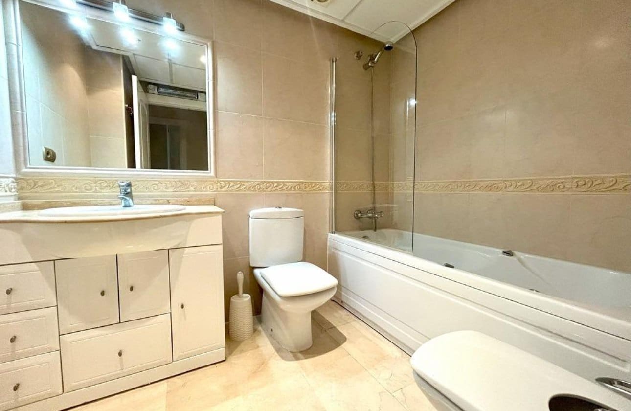 3 sovrum Takvåning till salu i Orihuela Costa med pool garage - 645 000 € (Ref: 9429397)