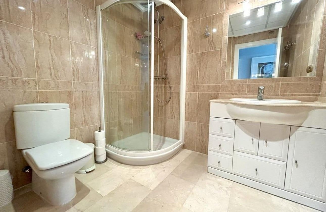 3 sovrum Takvåning till salu i Orihuela Costa med pool garage - 645 000 € (Ref: 9429397)