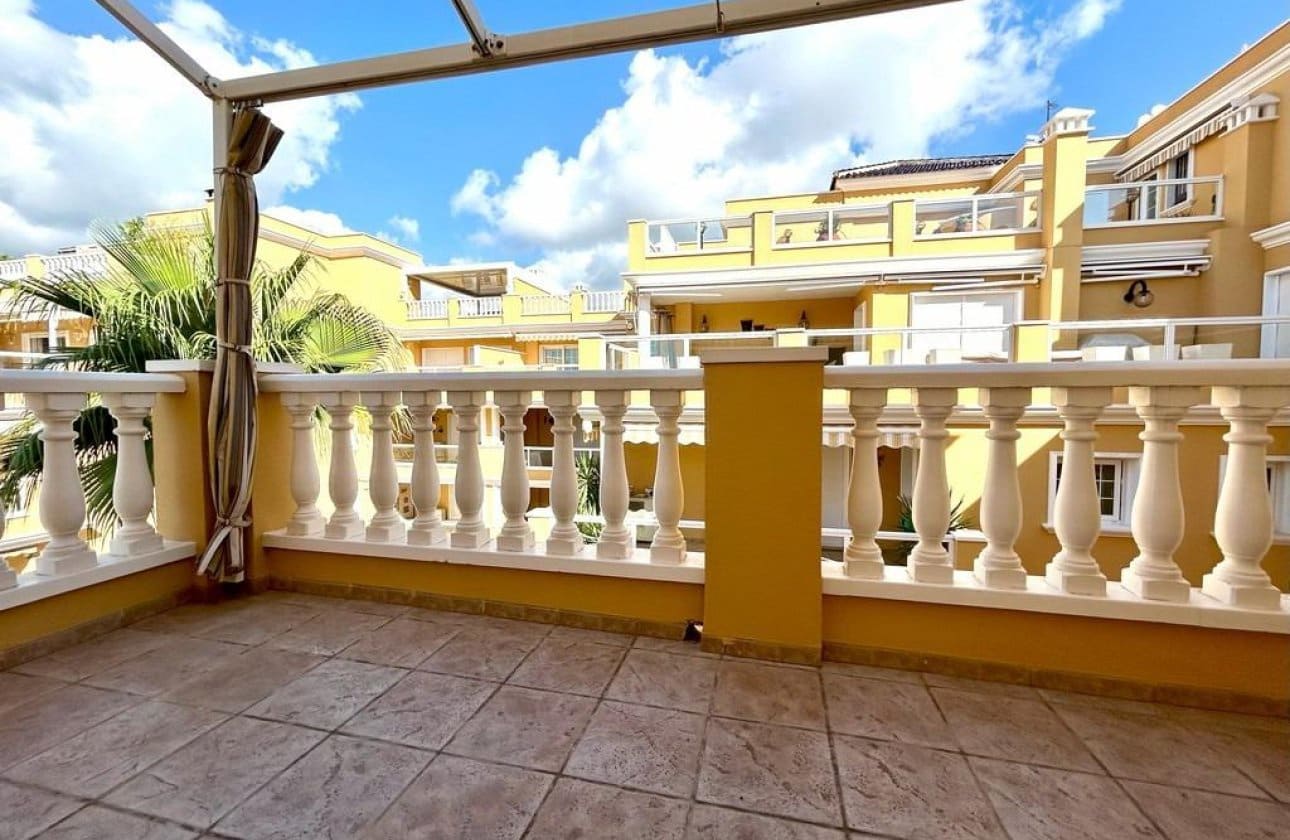 3 sovrum Takvåning till salu i Orihuela Costa med pool garage - 645 000 € (Ref: 9429397)