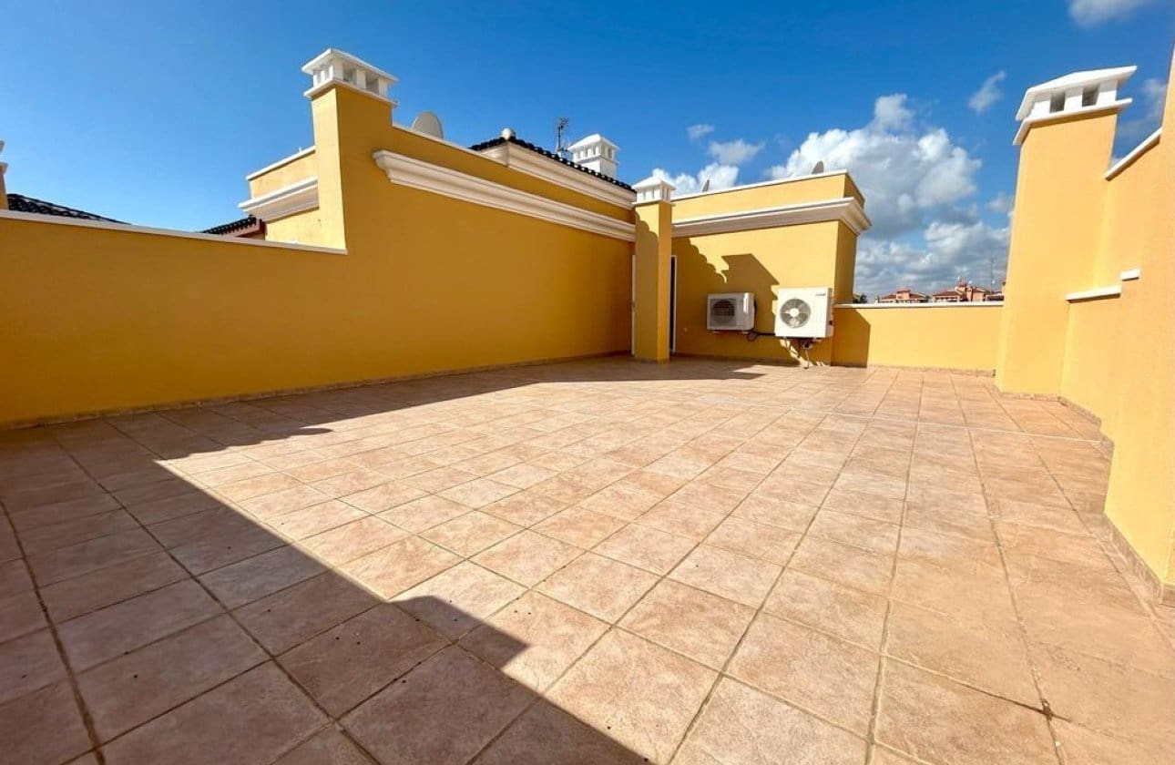 3 sovrum Takvåning till salu i Orihuela Costa med pool garage - 645 000 € (Ref: 9429397)