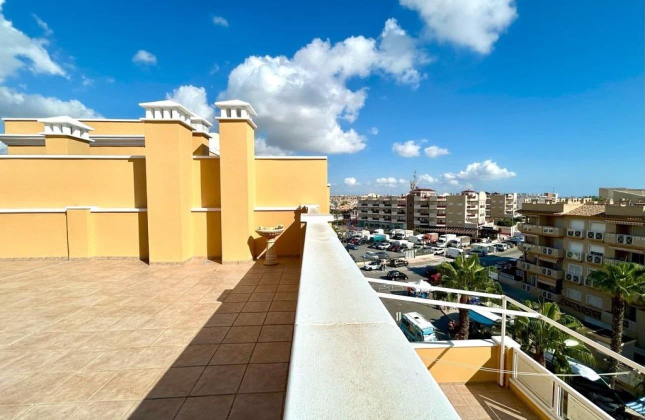 3 sovrum Takvåning till salu i Orihuela Costa med pool garage - 645 000 € (Ref: 9429397)