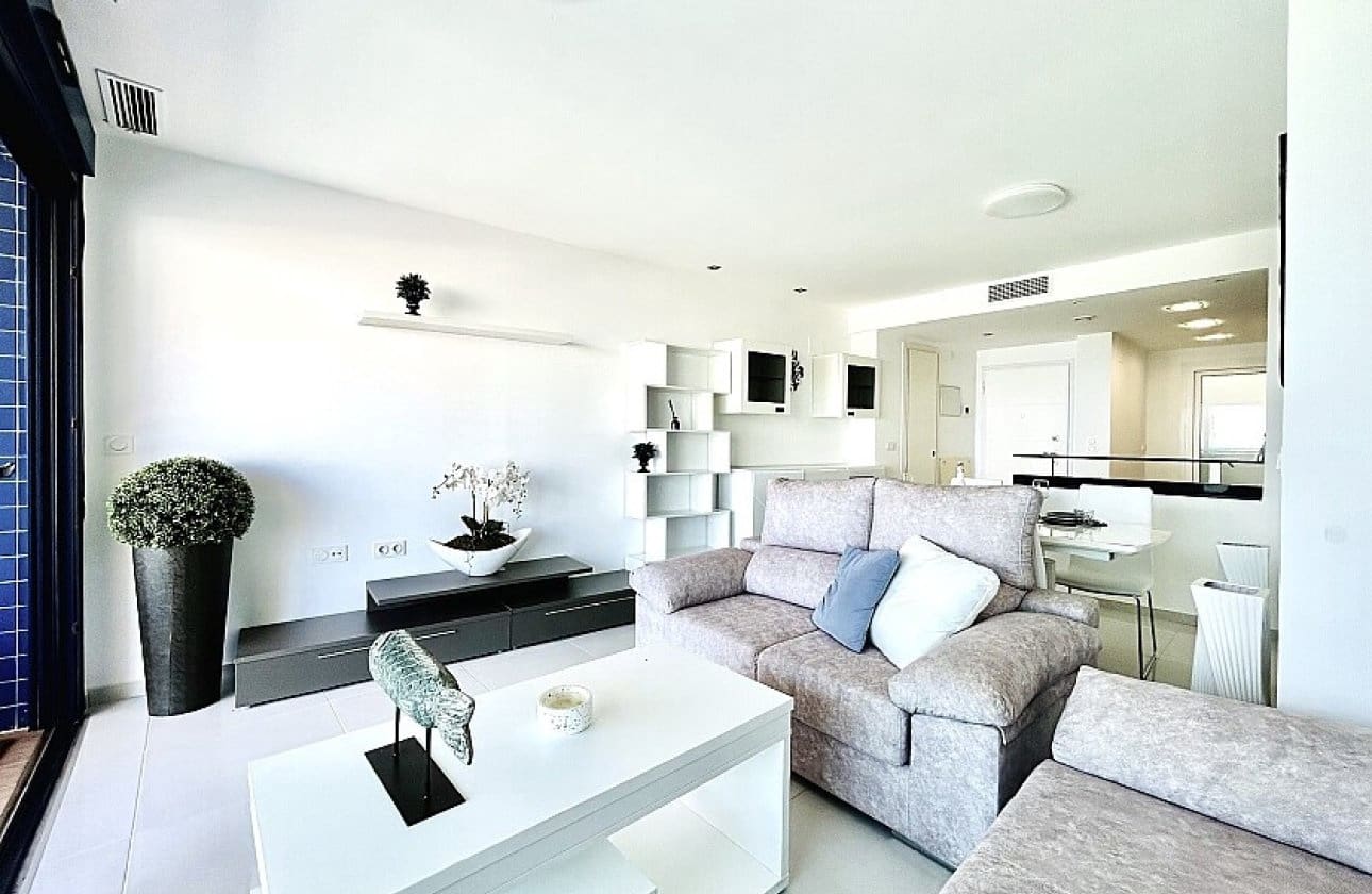 2 slaapkamer Strandappartement te koop in Punta Prima met zwembad garage - € 398.000 (Ref: 9429405)