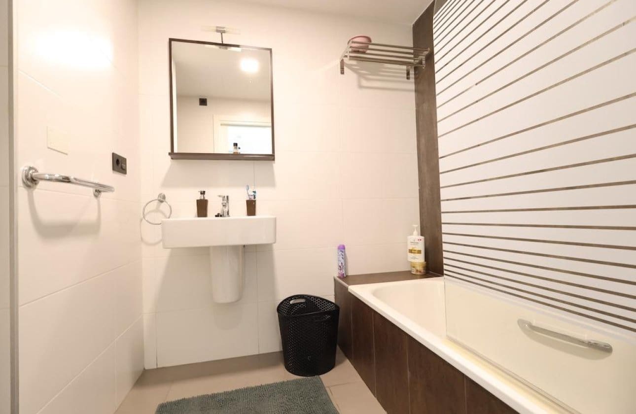 2 makuuhuone Bungalow myytävänä paikassa La Zenia mukana uima-altaan 
autotalli - 289 000 € (Ref: 9432546)