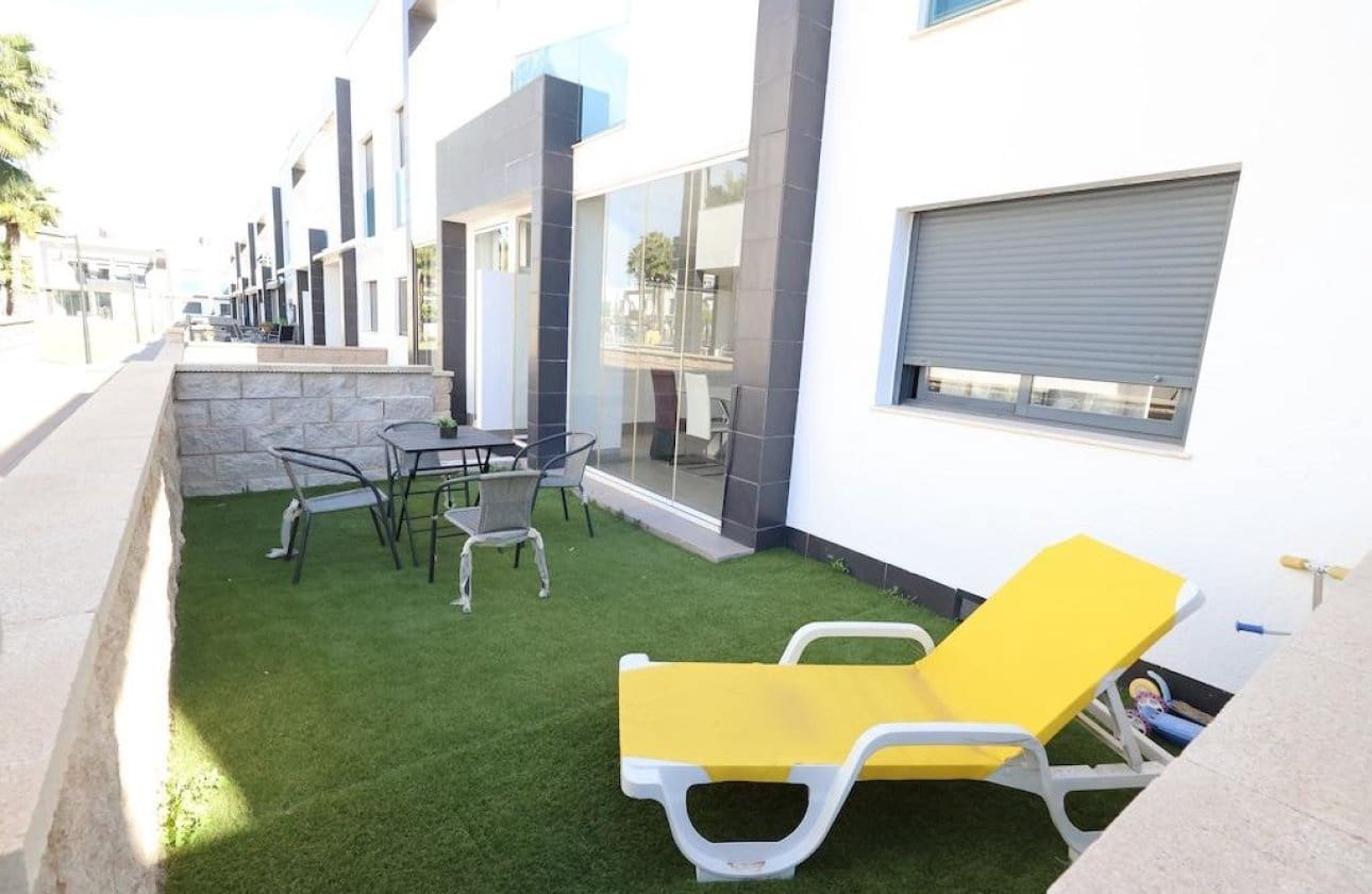 2 makuuhuone Bungalow myytävänä paikassa La Zenia mukana uima-altaan 
autotalli - 289 000 € (Ref: 9432546)