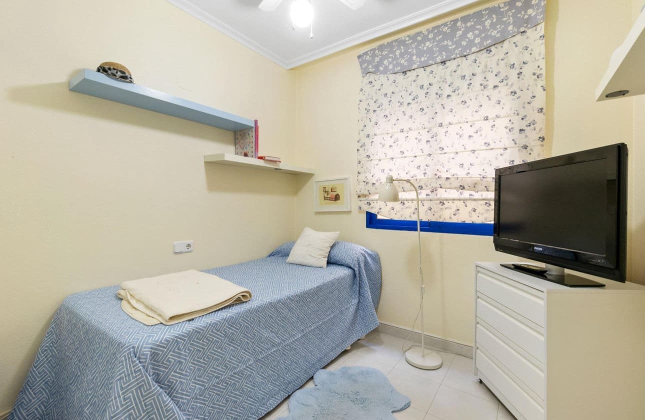 2 bedroom Beach Apartment for sale in Campoamor with pool garage - € 279,000 (Ref: 9432547)